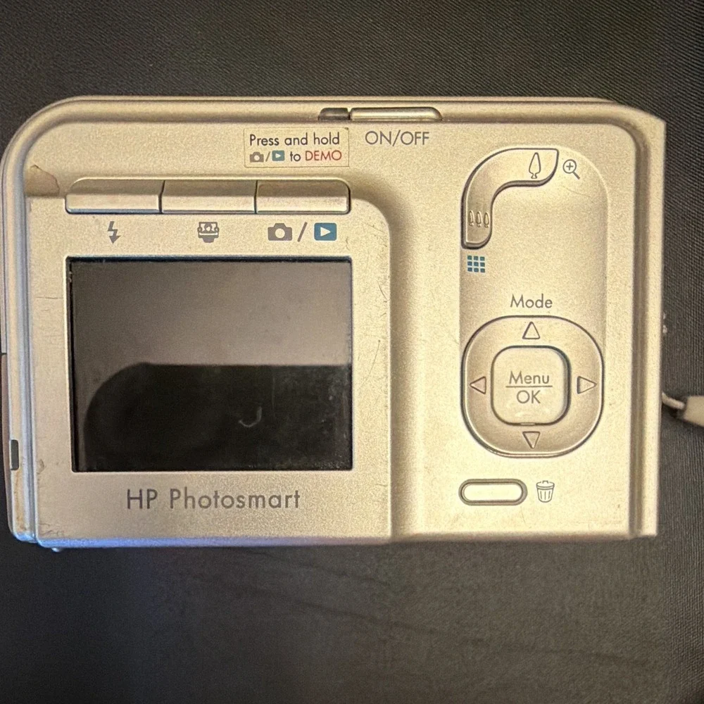HP PhotoSmart M425 5.0MP Silver Compact Digital Camera 3x Optical Zoom